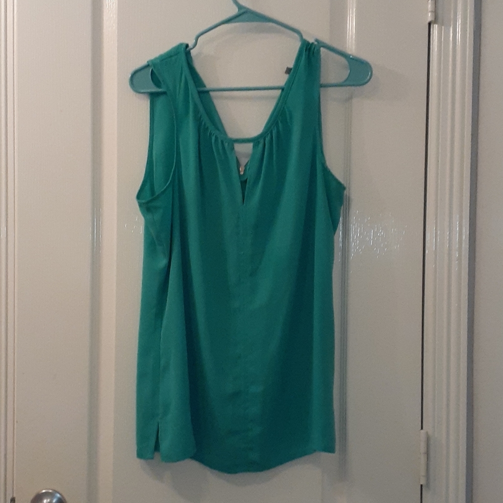 Sleeveless shirt